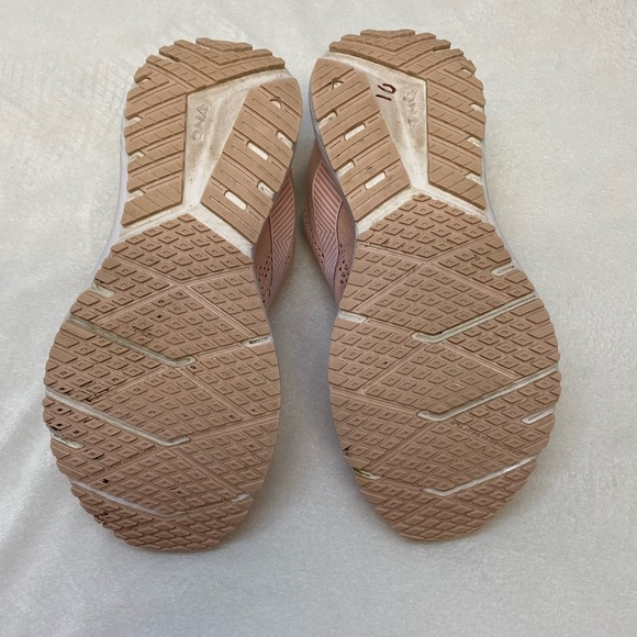 Brooks Revel 6 athletic running shoes in the Peach Whip/Pink women’s size 6.5 - Picture 11 of 12
